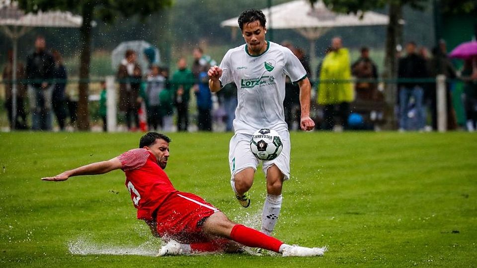 Der Rasenplatz des VfR Fehlheim hat so manche Tücken - besonders dann, wenn es geregnet hat. Darauf muss sich die FSG Riedrode im Spitzenspiel der Fußball-Gruppenliga einstellen. (Archiv)	Foto: Sascha Lotz