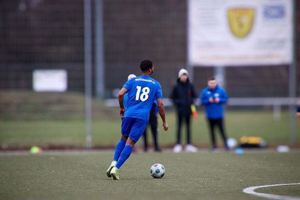 Ebrima Manneh in Aktion für den Weißenseer FC