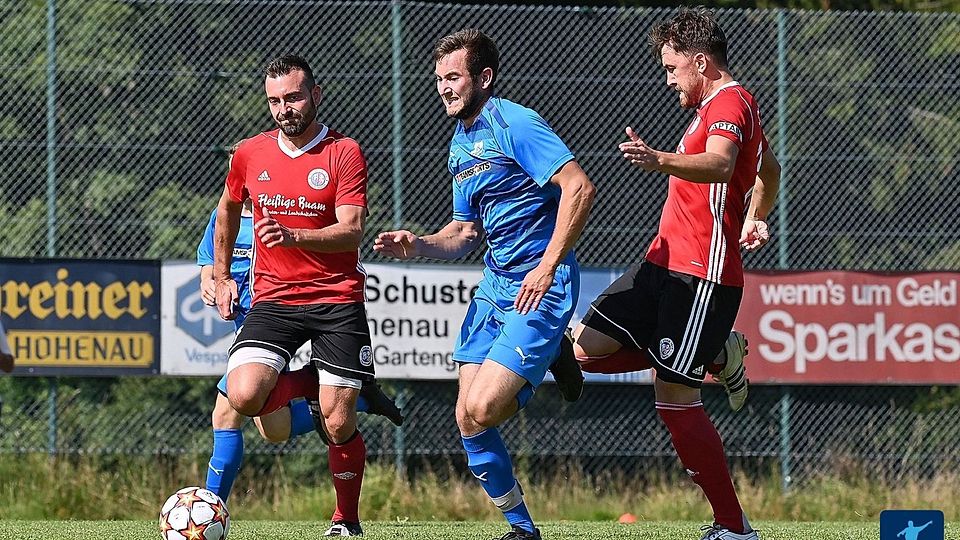 Für den SV Hohenau um Andreas Braml (blaues Trikot) geht es in dieser Saison einzig und allein um den Klassenerhalt.