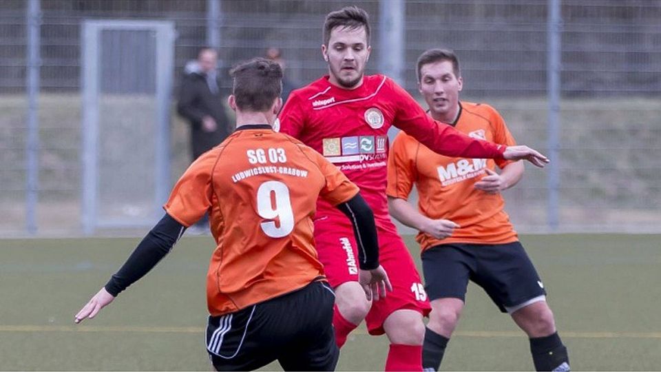 Fiete Walter (in rot) spielt ab Sommer in Bernburg.         F: Danilo Thienelt