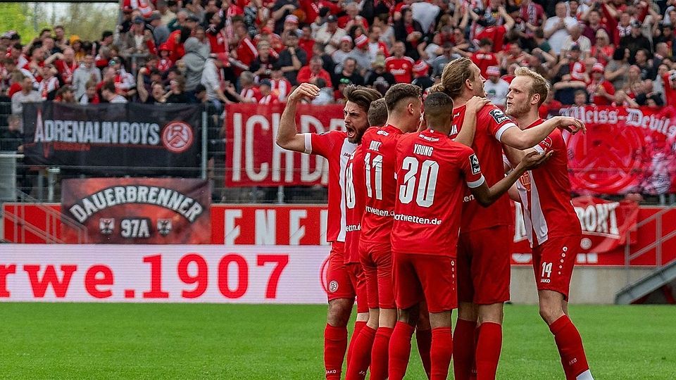 3:0 Im Finale Gegen RWO: Rot-Weiss Essen Holt Den Niederrheinpokal - FuPa