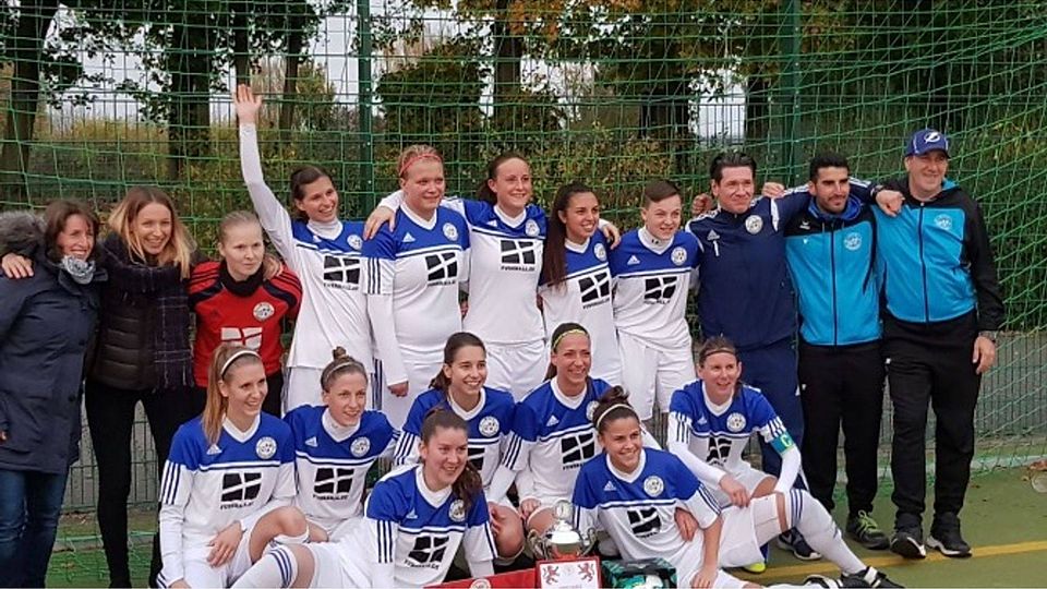 So sehen Siegerinnen aus: Mit einem Schützenfest sicherten sich die MFFC-Fußballerinnen den Regionalpokal. Foto: Astrid Hauser Kluckert