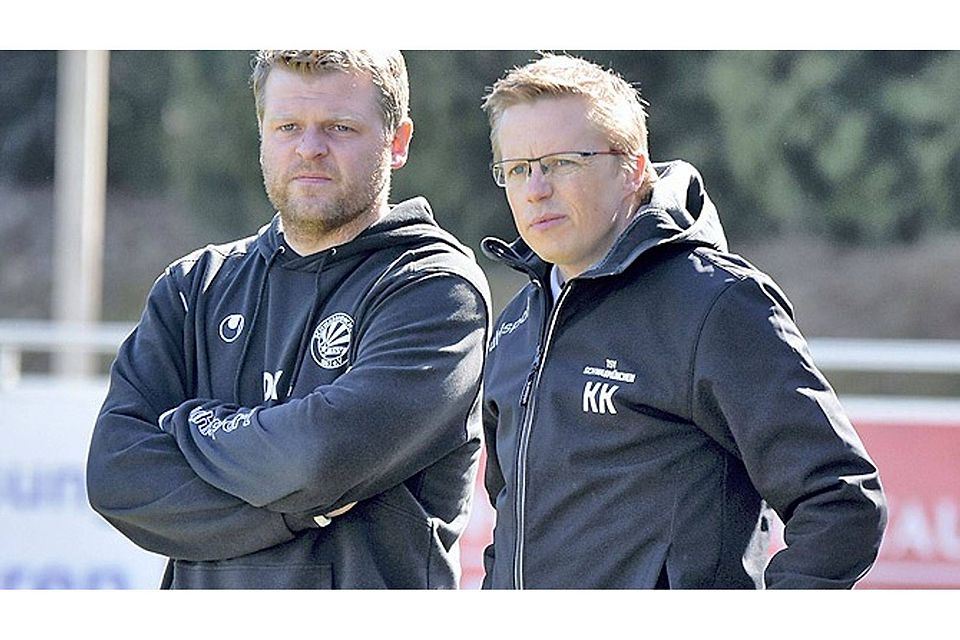 Das Trainerduo der Schwabmünchner U23 Daniel Koller (links) und Klaus Köbler steht auch in der kommenden Saison an der Seitenlinie.  Foto: Christian Kruppe