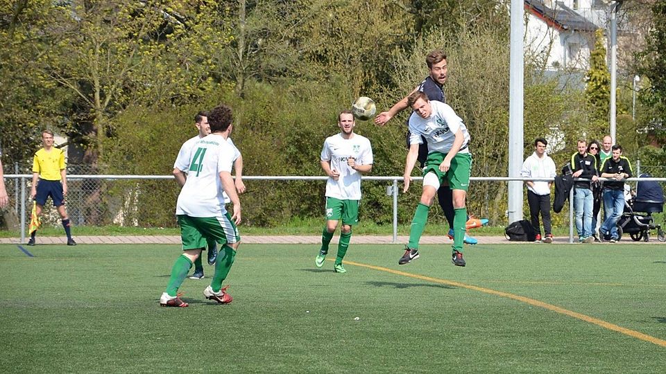 Mit den drei Punkten stellt Marienborn Anschluss an das rettende Ufer her. Archivbild: Boor