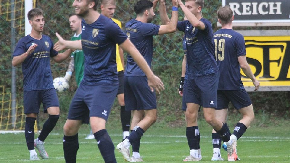 Einer von insgesamt sieben Jubeln: Der SSV Alsmoos-Petersdorf fertigte Gastgeber SF Bachern mit 7:0 ab.