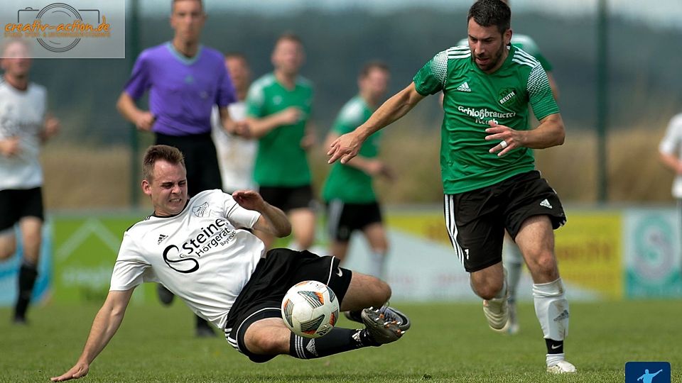 Der ASV Haidenaab (Weiß-Schwarz) und der TSV Reuth (in Grün-Schwarz) bestreiten das offizielle Eröffnungsspiel der Kreisligasaison 2025/26.