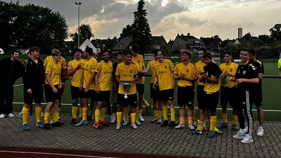Die Sportfreunde Neersbroich haben den Sparkassen-Kreispokal der A-Junioren gewonnen.
