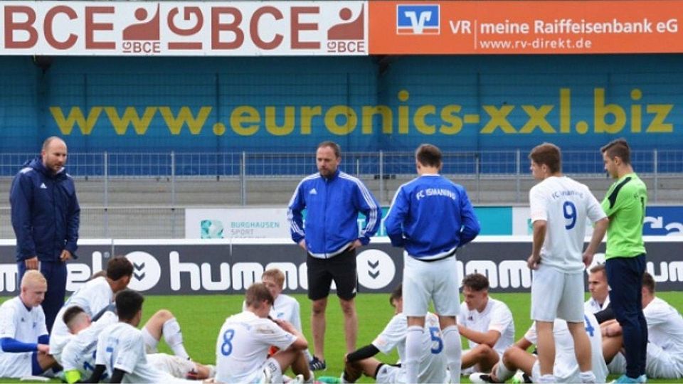 Eine unglückliche Niederlage setzte es für die U19 des FC Ismaning beim SV Wacker Burghausen. Foto: Megapix