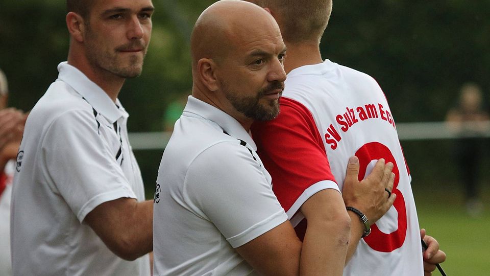 Harald Schneller (Mitte) betreut das Auswahlteam der B-Ligisten Foto (Archiv): Bäuerle
