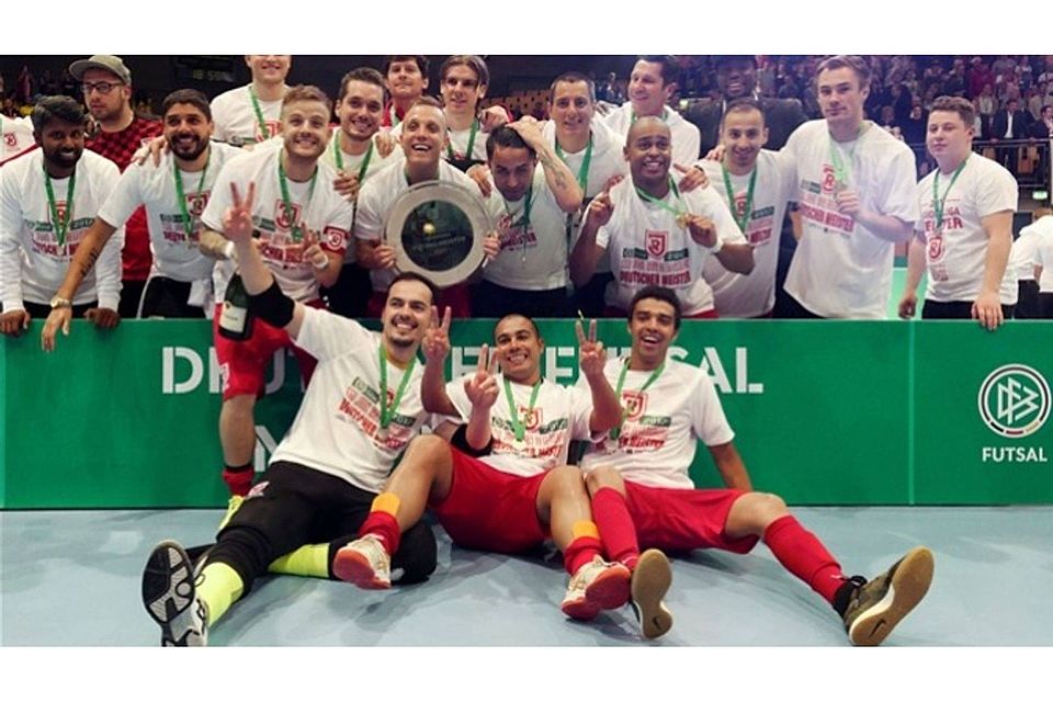 So feierte der SSV Jahn 1889 am 30. April den Gewinn der deutschen Futsal-Meisterschaft. Im August geht‘s in Europa los. Foto: dpa