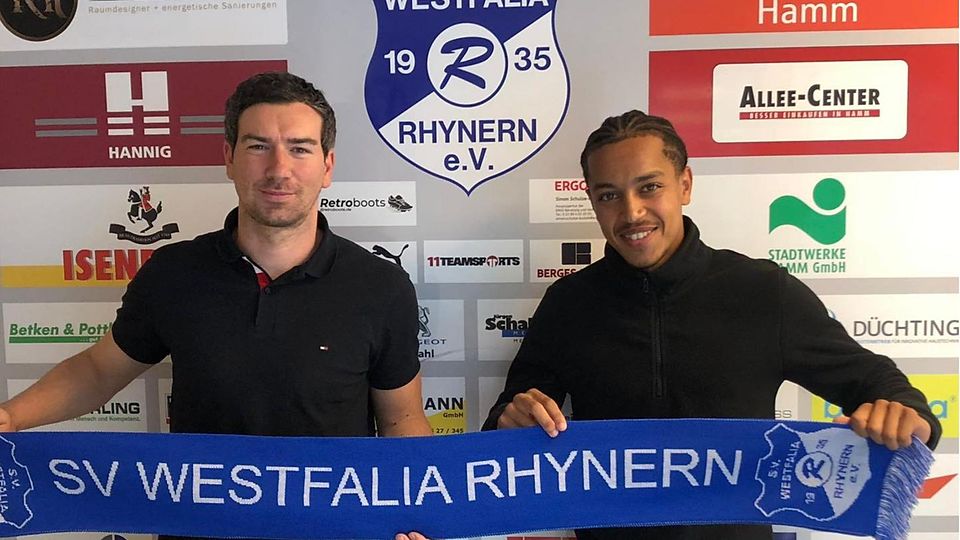 Rhynerns Sportlicher Leiter David Schmidt (links) und Elias Kourouma