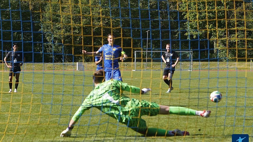 Mühlhausens Kapitän Johannes Bender und der FCM können vielleicht schon am Sonntag über den Oberliga-Aufstieg jubeln.