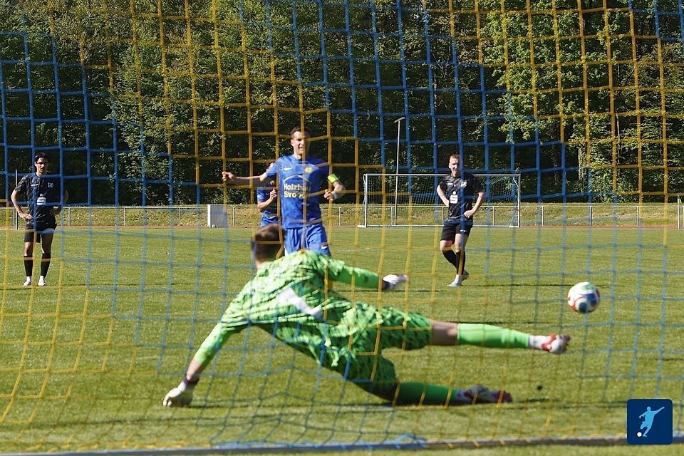 Mühlhausens Kapitän Johannes Bender und der FCM können vielleicht schon am Sonntag über den Oberliga-Aufstieg jubeln.
