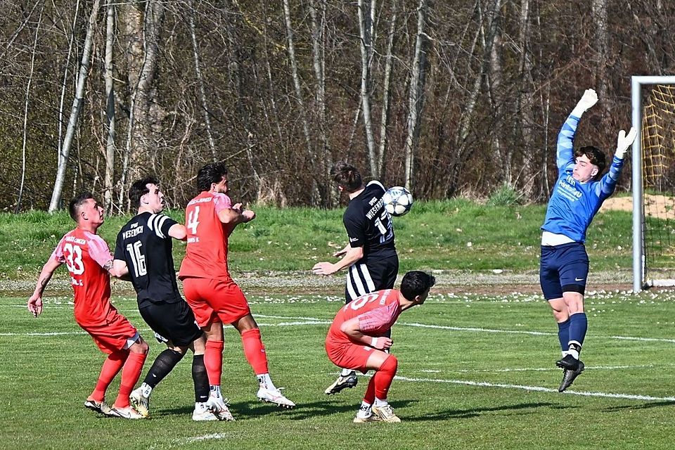 Keeper Manuel Breskott (rechts) wahrte gegen die SpVgg Wiesenbach eine weiße Weste und bleibt mit Türk Gücü Lauingen auf Titelkurs.