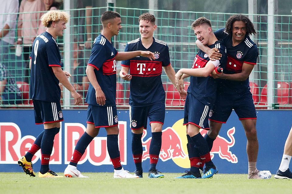 Spielten 2018 zusammen in der U17 des FC Bayern München: Benedict Hollerbach und Angelo Stiller.