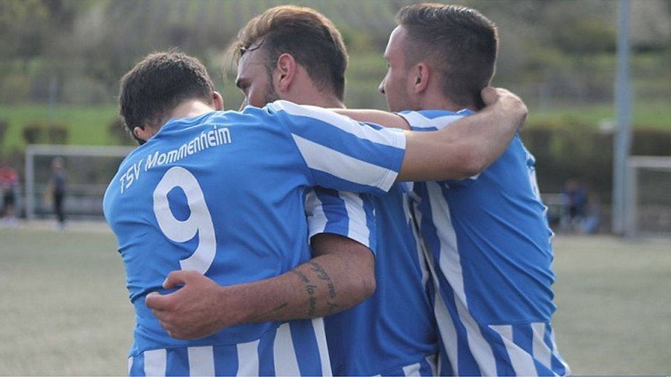 Die Spieler des TSV Mommenheim dürfen auch in der kommenden Saison unter ihrem Trainer Marco Kiene jubeln. F: Salzmann