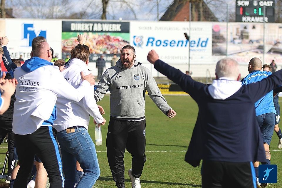 Wiedenbrück jubelt gleich vier Mal. Wiedenbrück jubelt gleich vier Mal.