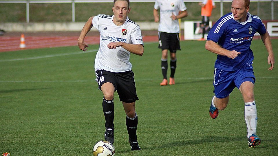 Nach zwei Jahren verlässt Emanuel Krontiris (weiß) den VfB Germania Halberstadt.  F: Grote