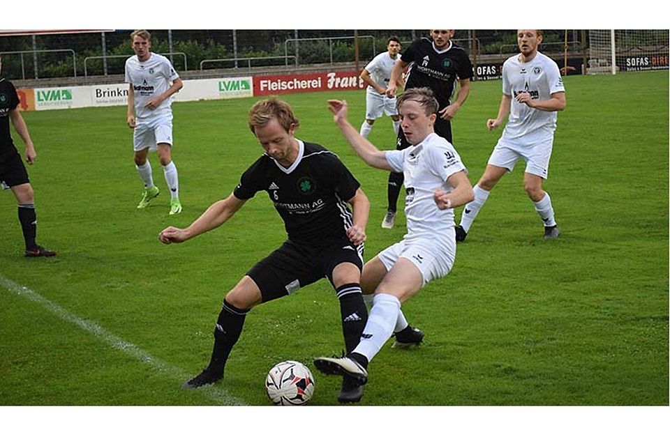 Voller Einsatz: Max Teipel (r.) und der Delbrücker SC gehen sehr selbstbewusst in das Pokalspiel gegen Sportfreunde Lotte. 