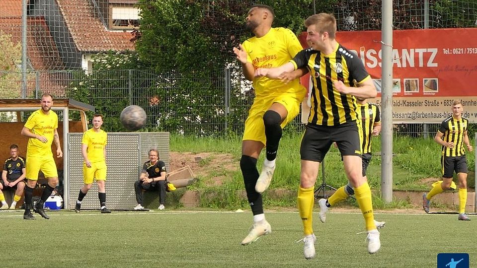 Die Ladenburger (r.) wollen diese Saison früher den Klassenerhalt eintüten.