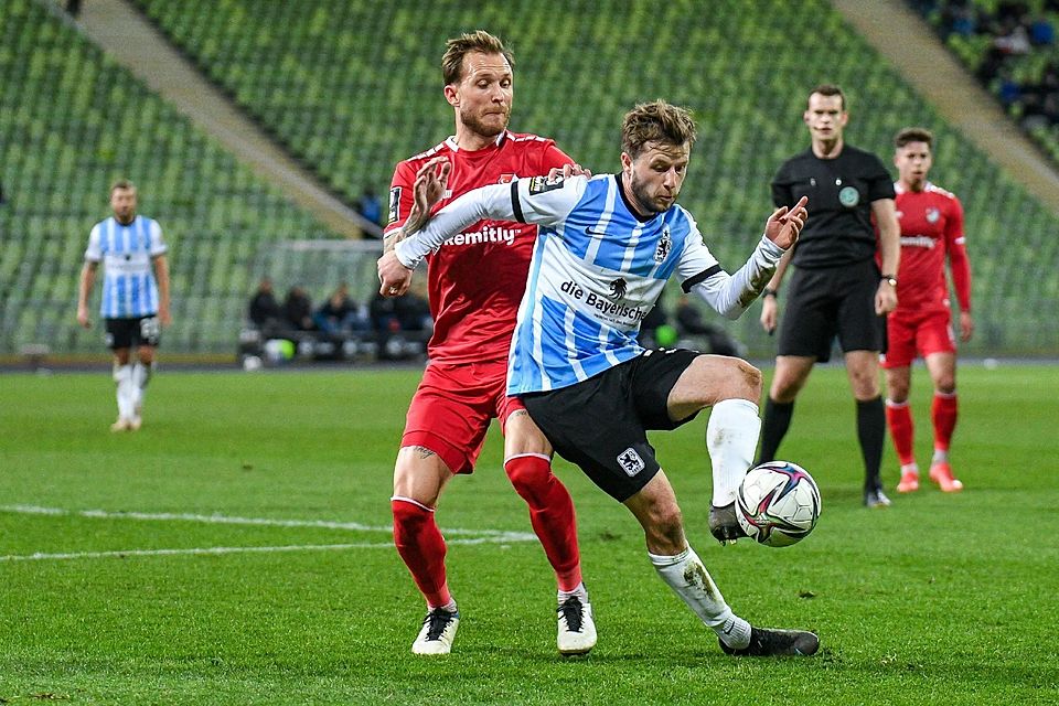 Steht Tim Rieder (l.) statt in rot künftig in weiß-blau und mit Richard Neudecker auf dem Platz?