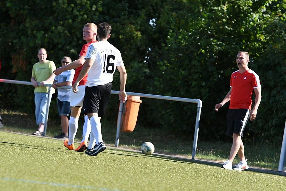 Coach Daniel Baumann (SG Haaren-Helmern, rechts) war zuletzt unzufrieden mit der Leistung seiner Mannschaft.
