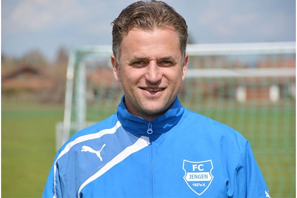 Peter Kühn gefällt es in Jengen - und auch der Verein ist mit der Arbeit seines Trainers zufrieden, weshalb die Zusammenarbeit über die Saison hinaus fortgesetzt wird.