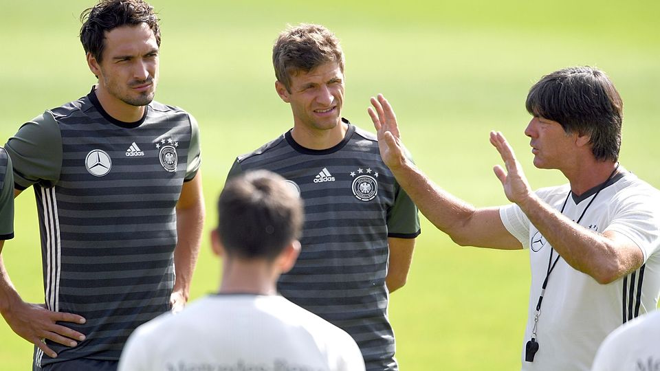 Mats Hummels und Thomas Müller sind im DFB-Kader von Joachim Löw (v.l.) für die EM mit dabei. In jungen Jahren nahmen beide Spieler auch am Merkur CUP teil.