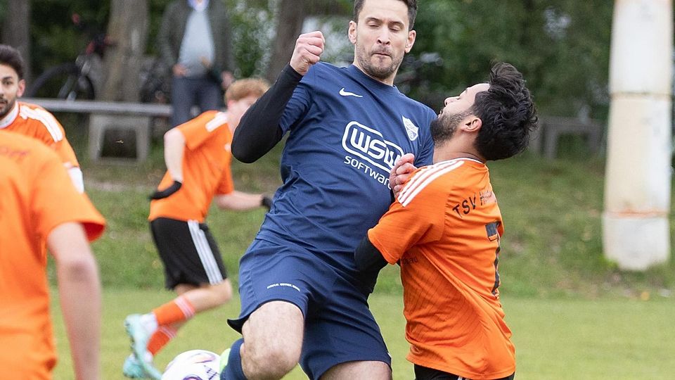 Alles andere als ein Augenschmaus war der Auftritt des Gautinger SC um Simon Roos (l.) im Derby bei Talip Dayiks Hechendorfern, die am Sonntag mit 4:0 klar die Oberhand behielten.