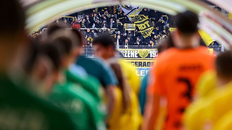 Raus aus dem Tunnel, rein ins Stadion: 2.227 Zuschauer empfingen am vergangenen Samstag die SpVgg Bayreuth und die SpVgg Ansbach.