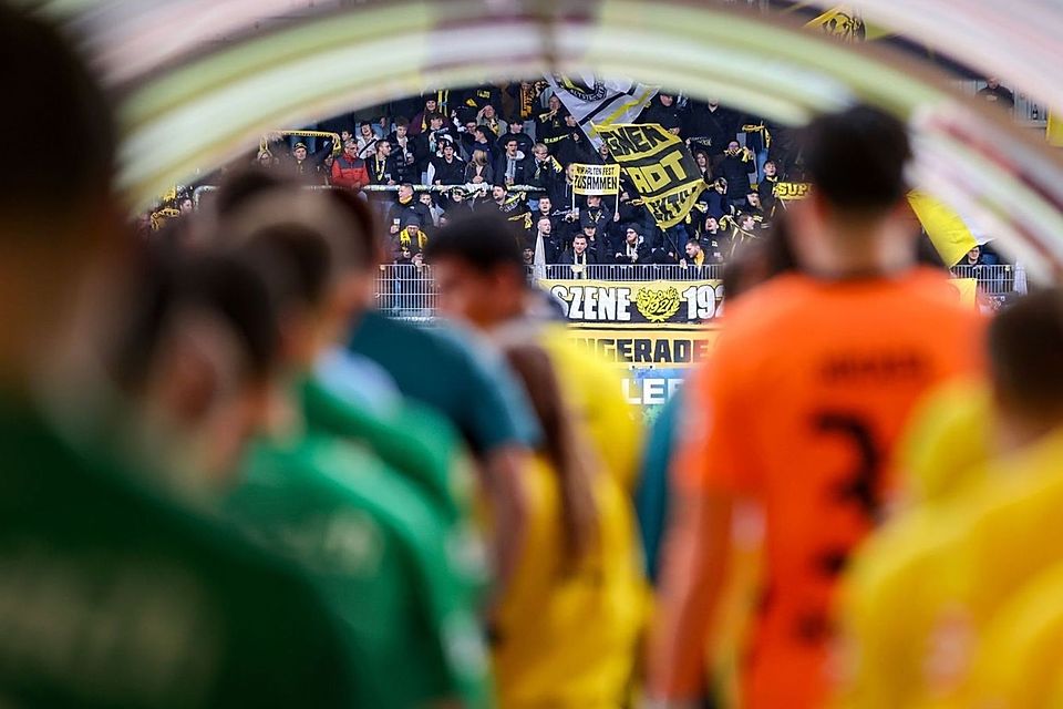Raus aus dem Tunnel, rein ins Stadion: 2.227 Zuschauer empfingen am vergangenen Samstag die SpVgg Bayreuth und die SpVgg Ansbach.