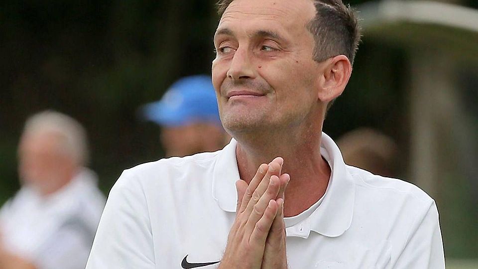 Verhielt sich stets tadellos: Willi Kalichman, hier als Coach des FCN, blieb auch bei strittigen Entscheidungen des Schiedsrichters immer freundlich.