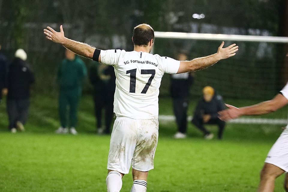 Er kann es immer noch: Der langjährige Landesliga-Techniker Arber Morina markierte für Fortuna Regensburg II kurz vor Spielende mit einem direkten Freistoßtor den 5:4-Siegtreffer.