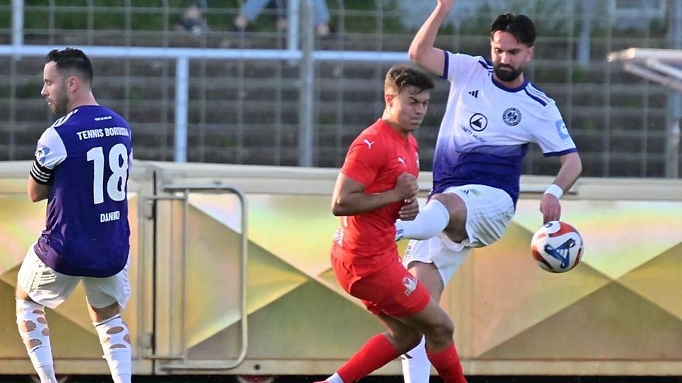 Türkspor Neuzugang (re) in Aktion bei Tebe