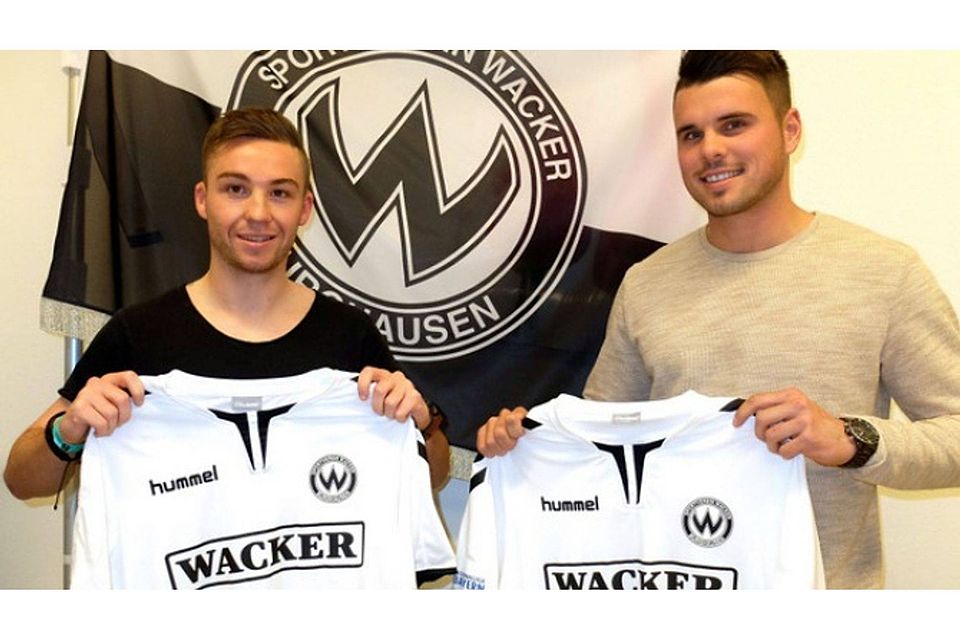 Manuel Omelanowsky (li.) und Tobias Janietz tragen ab der kommenden Spielzeit das Trikot des SV Wacker. F.:SV Wacker