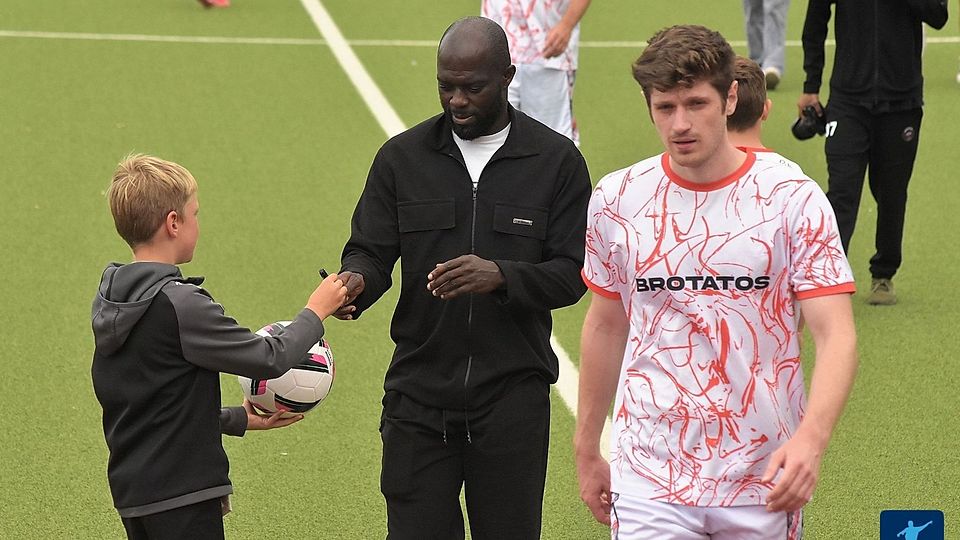 Ex-Profi Hans Sarpei (Mitte) ist Teil der Brotatos. 