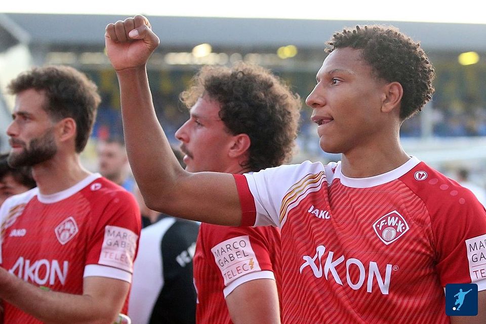 Hinspiel-Torschütze Liam Omore (re.) und Kollegen wollen nun den finalen Schritt gehen und den Aufstieg in die 3. Liga feiern. Hinspiel-Torschütze Liam Omore (re.) und Kollegen wollen nun den finalen Schritt gehen und den Aufstieg in die 3. Liga feiern.
