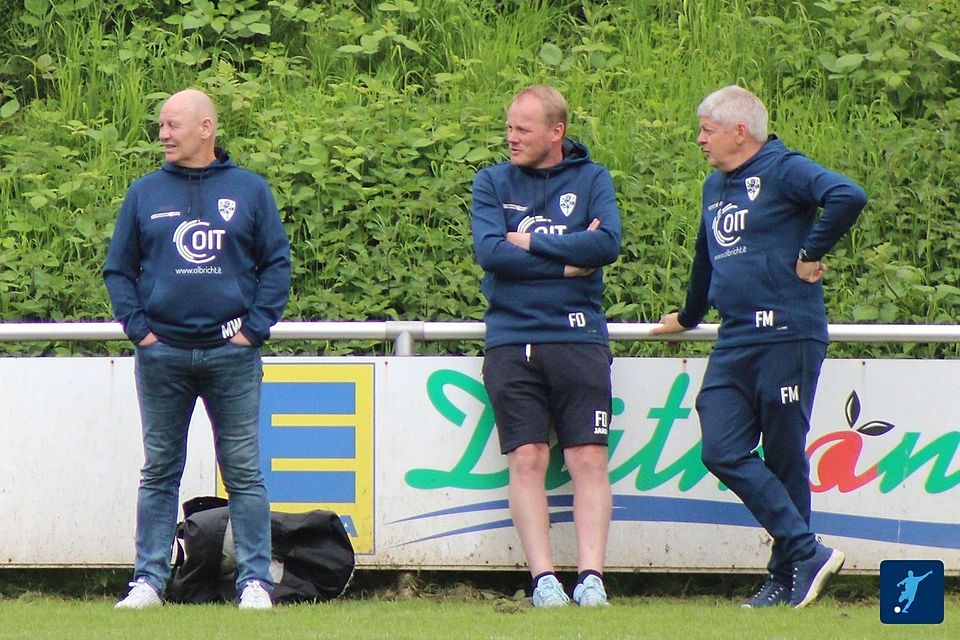 Erreicht Michael Wirtz (links) mit seinem Team zum Ende seiner Trainerkarriere noch den Relegationsplatz? 