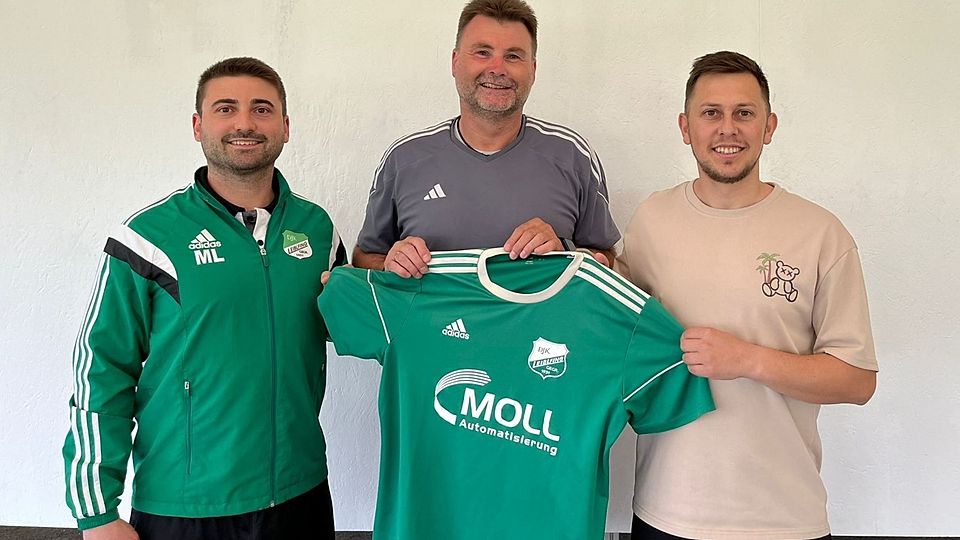 Abteilungsleiter Lermer (links) mit dem neuen Trainergespann Frick (mitte) und Angelov (rechts)
