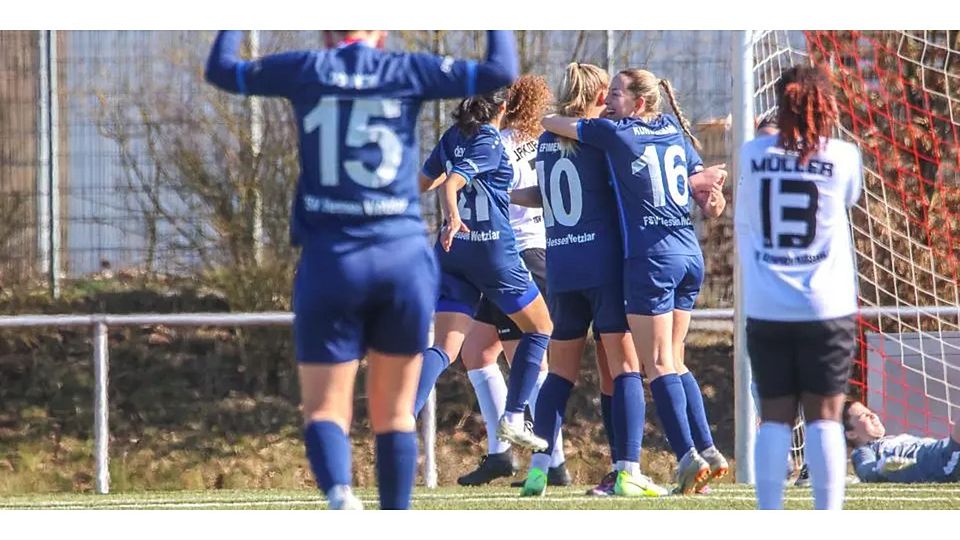Kommen aktuell aus dem Jubeln nicht heraus: Die Regionalliga-Fußballerinnen des FSV Hessen Wetzlar eilen derzeit von Erfolg zu Erfolg. (Archivfoto) © Lars Hinter