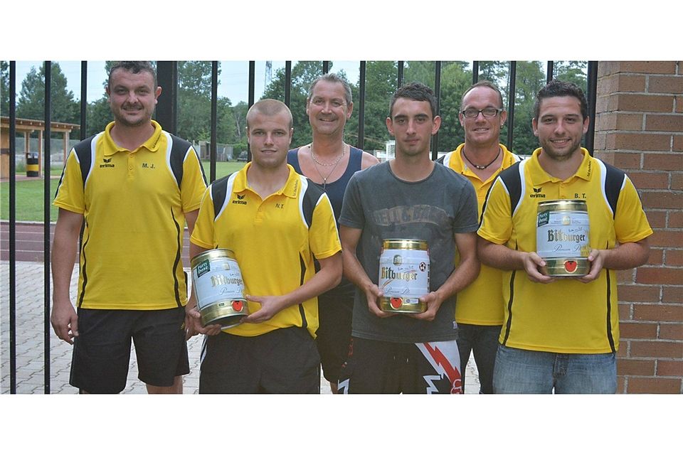 Sachpreise gab es für die Mannschaften beim Fußballturnier des TuS Dachelhofen.  Foto: srg