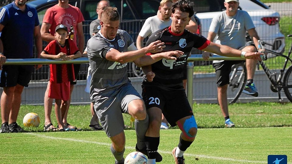 An die starke zweite Halbzeit in Trabitz anknüpfen möchte der FC Tremmersdorf (in Grau) im Heimspiel gegen die Grenzlandelf aus Eslarn.
