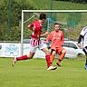 Patrick Heinzl (rechts am Ball) hat beim SV Achslach sein Spielertrainer-Amt zur Verfügung gestellt 