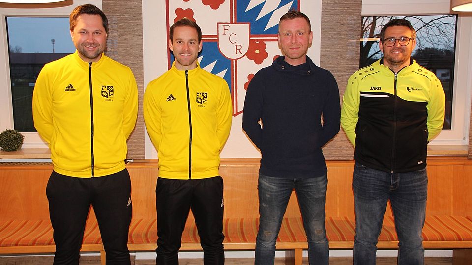 Von links: (von links): Co-Abteilungsleiter Sebastian Dietl, Co-Spielertrainer Markus Dietl, der neue Chefcoach Andreas Herrmann und Abteilungsleiter Christian Mühlbauer.
