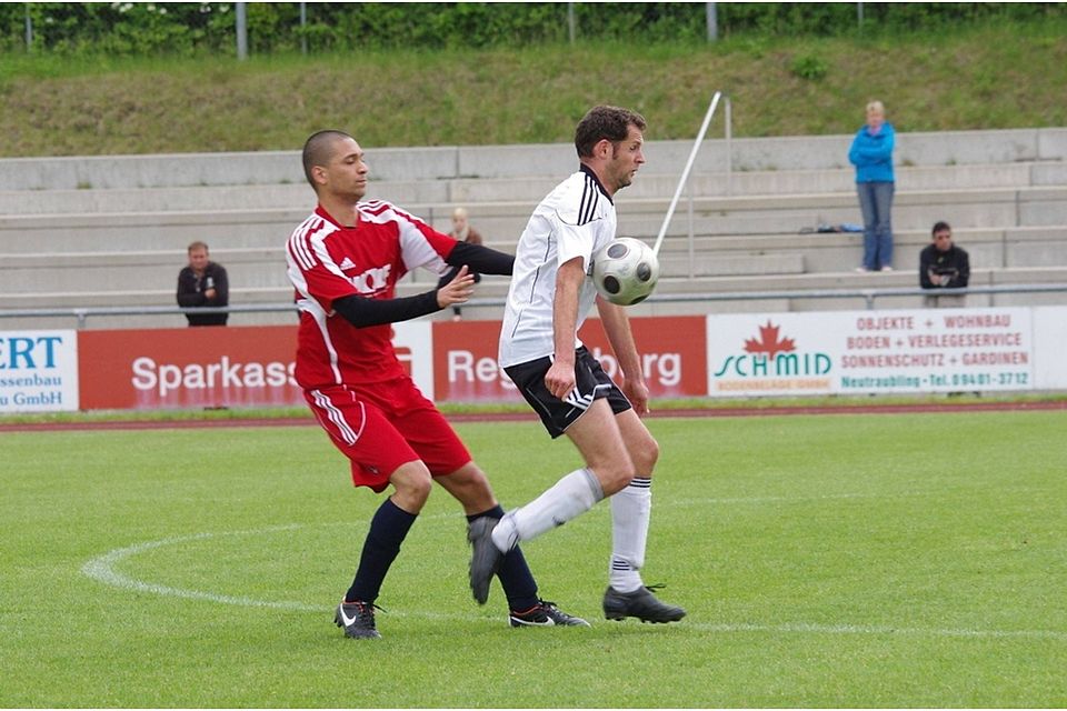 Ludwig Hartl und der SV Sarching haben den Klassenerhalt so gut wie sicher in der Tasche.  Foto: Markus Schmautz