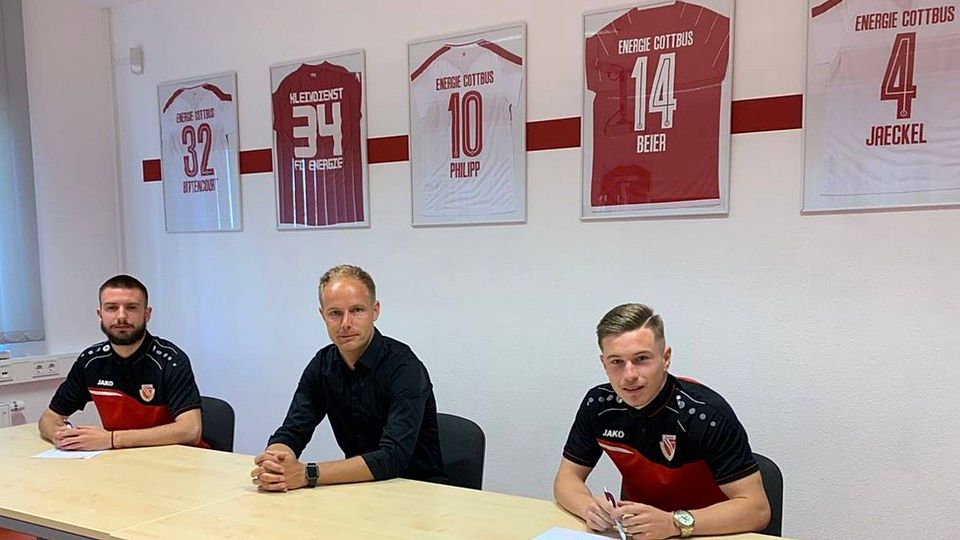 Der FC Energie Cottbus bindet die beiden Nachwuchstalente Adrian Jarosch (li.) und Iven Löffler (r.).