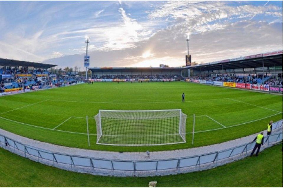 Braucht für die 2. Liga noch ein "Update": Das Holstein-Stadion fasst derzeit nur 11386 Zuschauer. Foto: getty