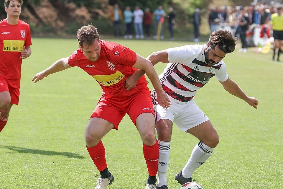Für den SV Kasing (li.) geht es um die Aufstiegsrelegation. Kösching (r.) muss noch um den direkten Klassenerhalt bangen. Für den SV Kasing (li.) geht es um die Aufstiegsrelegation. Kösching (r.) muss noch um den direkten Klassenerhalt bangen.