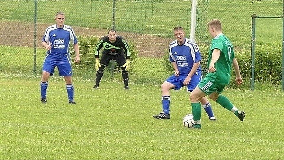 Der TuS Breitenthal II (in blau) ist am Samstag bei Oberbrombach II zu Gast. Archivfoto: Wolle Schuch