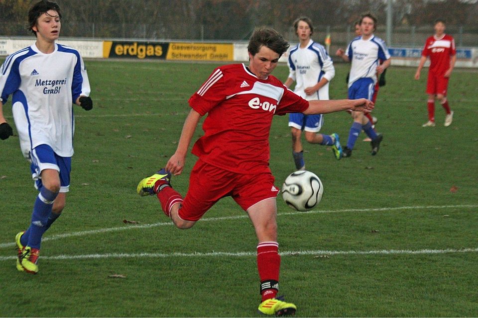 Sebastian Wagner holte aus und netzte ein für den ASV Cham. Foto: Groitl